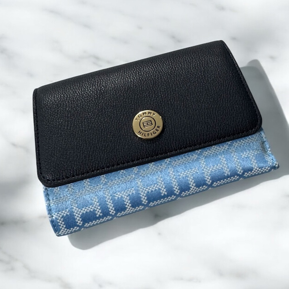 TOMMY HILFIGER WALLET NWT